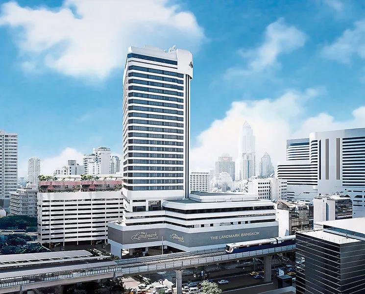 Impozantna zgradba hotela The Landmark Bangkok v Sukhumvitu