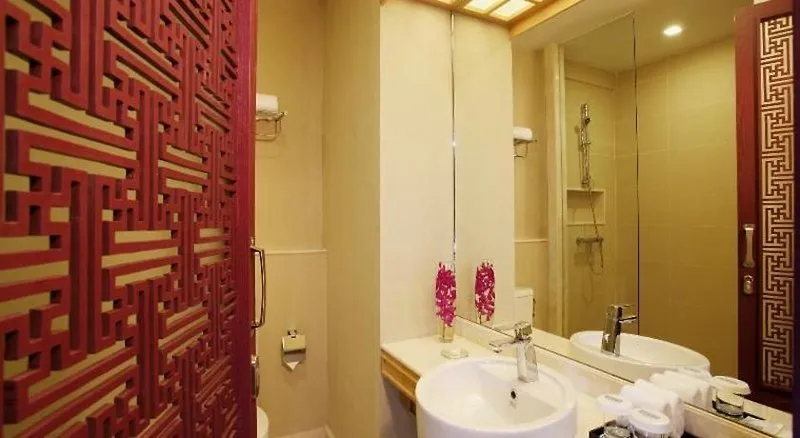 The Quarter Hualamphong by UHG